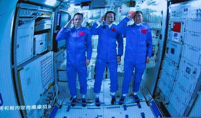 太空生活90天，神舟十二号航天员汤洪波讲述首次飞天之旅
